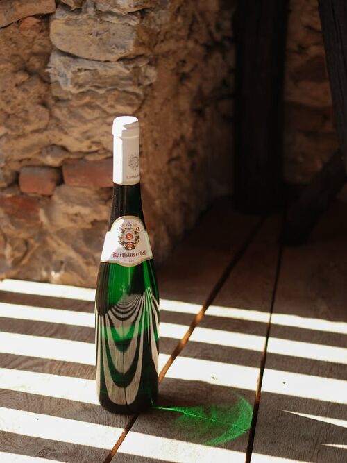 Bild des Posts "Late summer light, fine wine, timeless moments."